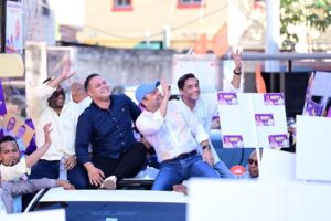 Abel Martínez encabezó la tarde del domingo una concurrida marcha en el municipio Santo Domingo Norte