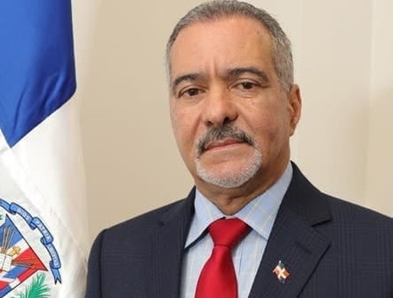 Cónsul Pichardo: Maestros son vitales en la educación del país