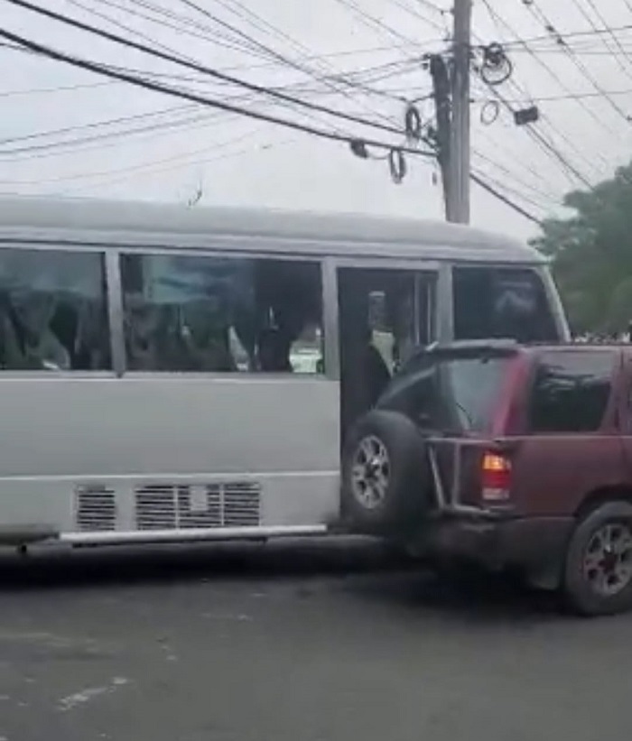 Video: Apresan cobrador y chofer de guagua que atropellaron oficial retirado