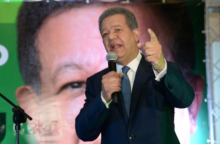Fuerza del Pueblo califica de vulgar engaño decreto de Abinader “regula” publicidad