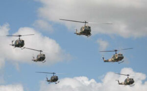aviones-y-helicopteros-sobrevuelan-toda-la-ciudad-de-santiago