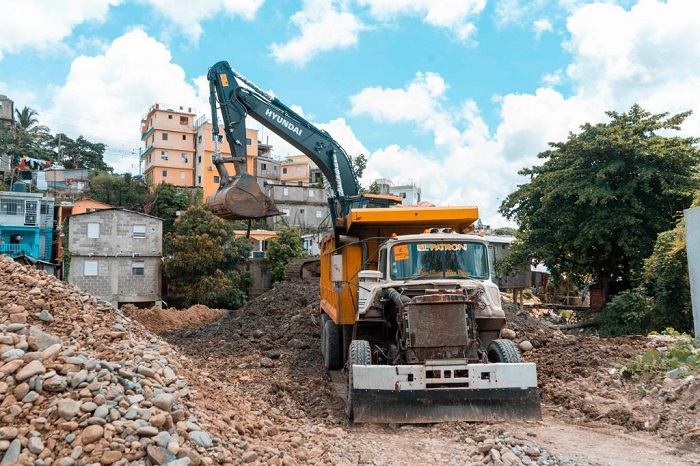CAASD mantiene trabajos en Las Ochocientas para el saneamiento definitivo de su cañada