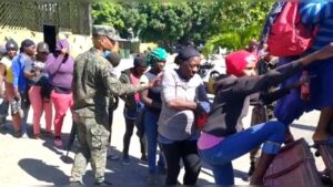 detienen-autobus-con-44-haitianos-indocumentados-en-constanza