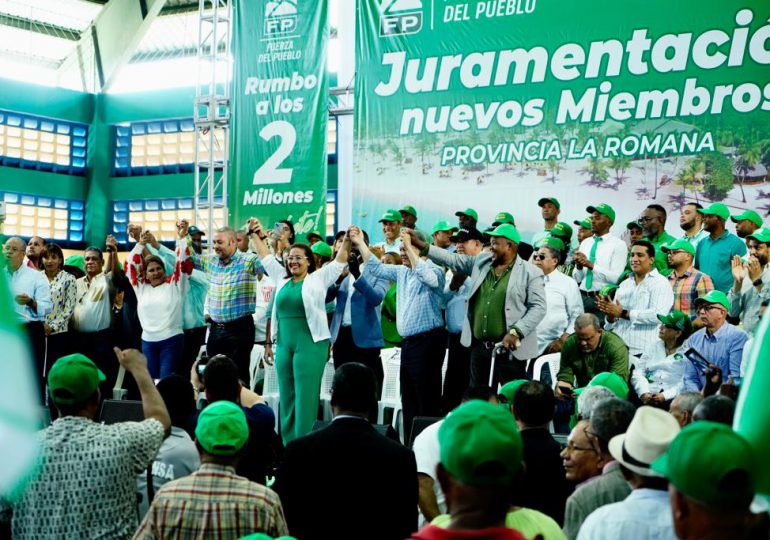 La Romana: Dos regidoras del PLD y dos ex candidato a alcalde se juramentan en la Fuerza del Pueblo