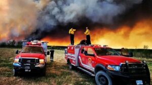 Bombero canadiense muere luchando contra incendio en Columbia Británica