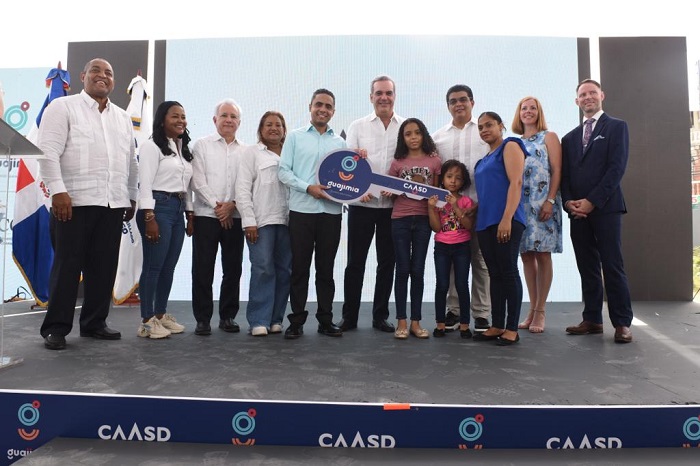 Abinader entrega junto a la CAASD 200 apartamentos en Guajimía