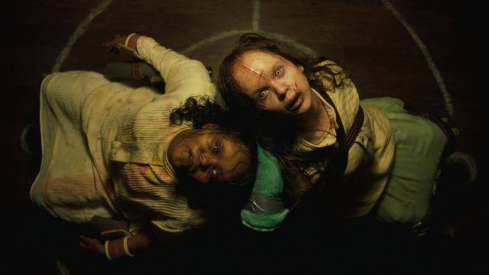 Angela Fielding (Lidya Jewett) y Katherine (Olivia Marcum) en 'El Exorcista: Creyentes', dirigida por David Gordon Green. © Universal Studios.