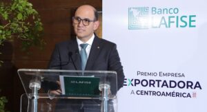 El gerente general del Banco Lafise, Edgar del Toro