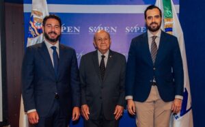 Francisco Torres superintende de Pensiones_ Francklín Holguín Haché rector de la Universidad Apec y el Ingeniero José Antonio Gil decano de la Facultad de Cienci (003)