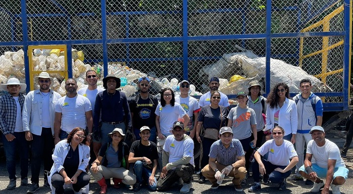 DxC participa en la recogida de desechos sólidos alrededor del Río Yaque del Norte