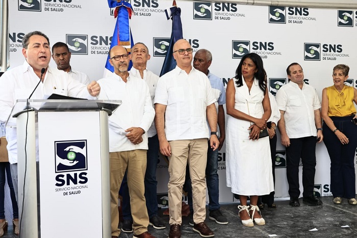 Mario Lama entrega Centro de Primer Nivel en Puerto Plata