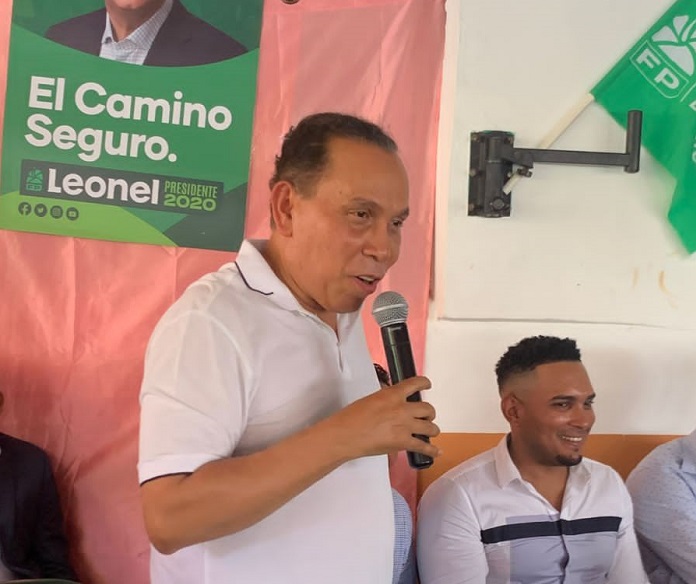 Radhamés Jiménez: “Mientras país se cae a pedazos, los popis del PRM llevan una vida placentera”