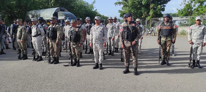 FFAA refuerzan con presencia militar seguridad ciudadana en Santo Domingo y Santiago
