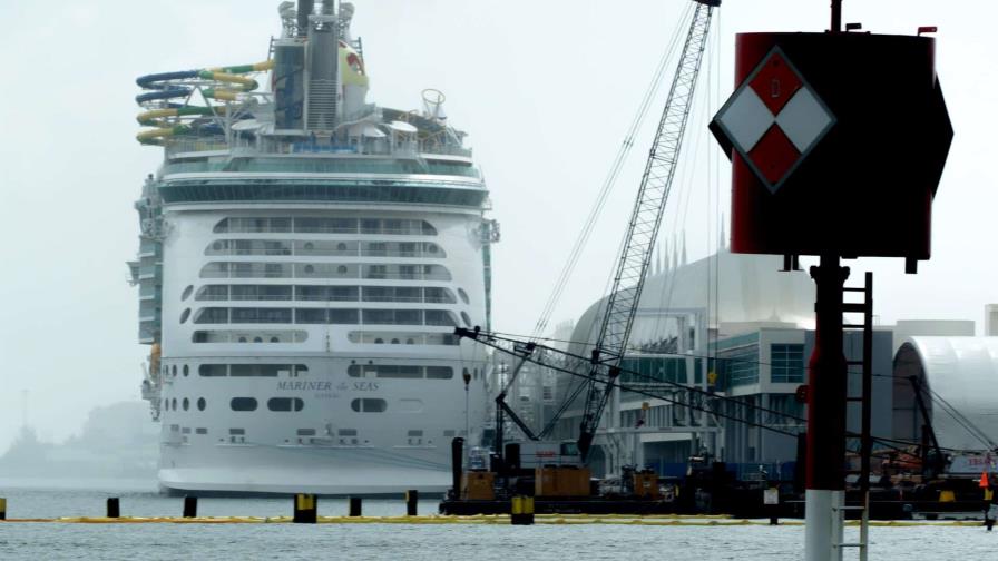 El crucero debía llegar a Dockyard mañana para una estadía de dos noches, después de salir ayer de Norfolk, Virginia (Estados Unidos).