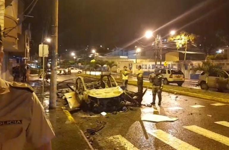 Dos coches bomba explotan en Ecuador, Quito sin víctimas