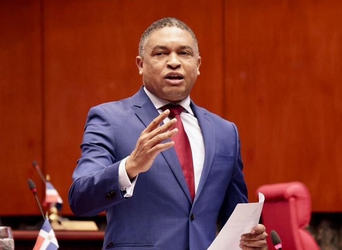 Iván Lorenzo confirma que va por la senaduría del Distrito Nacional