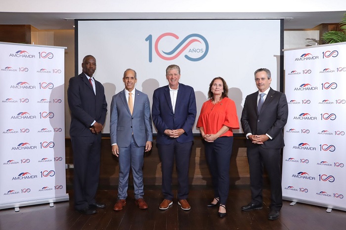 Gobernador de Rhode Island y AMCHAMDR agotan agenda de trabajo para fortalecer relaciones bilaterales