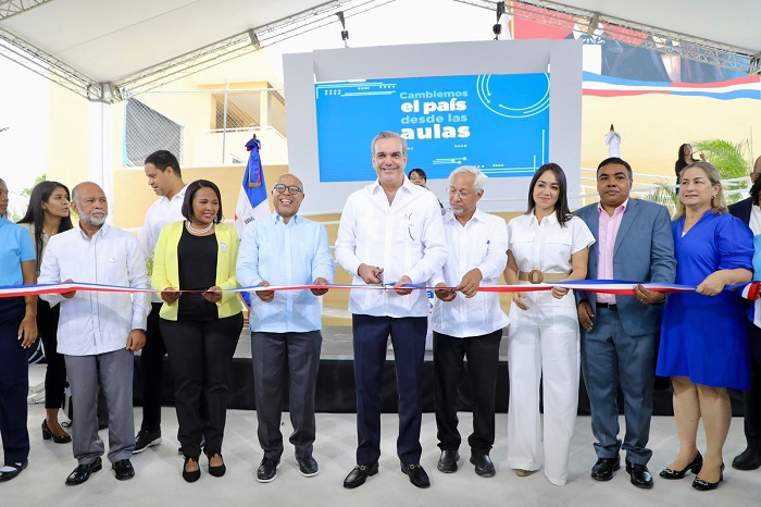 Presidente Abinader deja iniciado año escolar 2023-2024 con grandes innovaciones