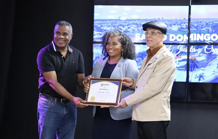 Ayuntamiento SDE creará oficina de apoyo a dominicanos en el exterior