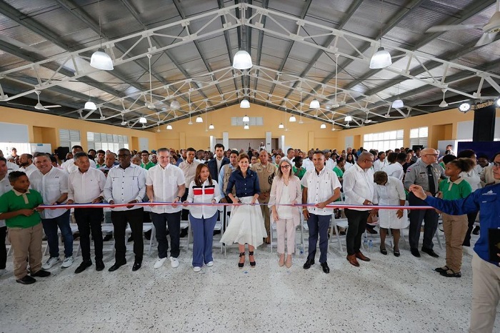 Gobierno entrega tres escuelas primarias en La Romana, Monte Plata y San Cristóbal