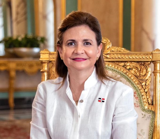 Helicóptero en que se desplazaba la vicepresidenta aterriza por precaución