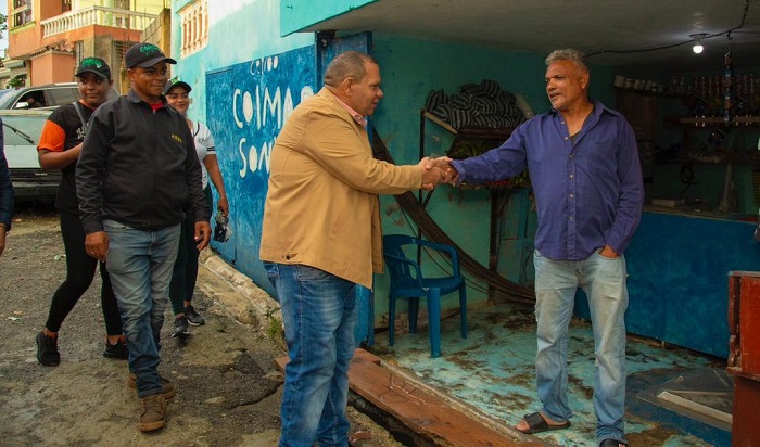 Alcalde de SDN Carlos Guzmán intensifica jornadas de fumigación y descacharrización contra el dengue