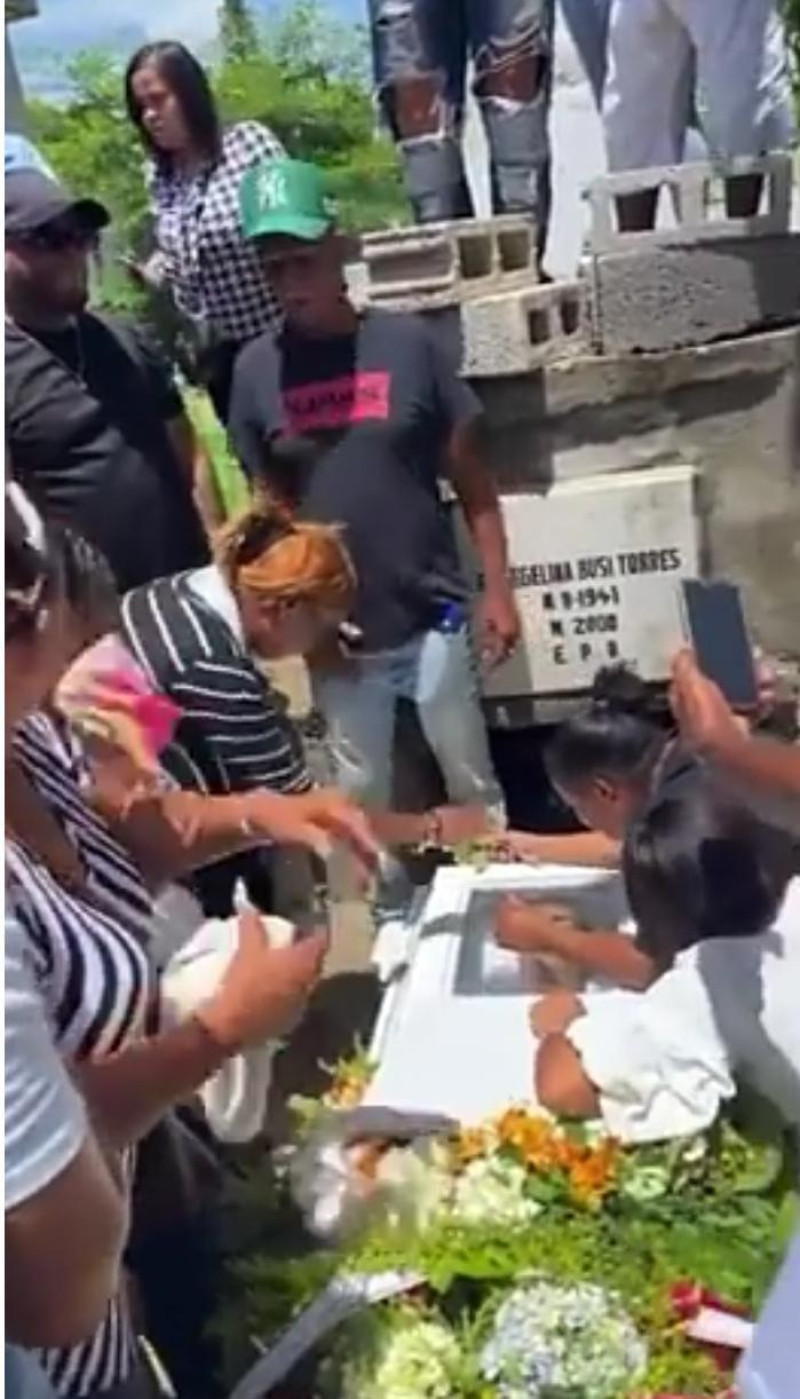El Viejo Liopo fue sepultado en medio de aplausos en su morada final en la metropolis Santa Fe de San Pedro de MacorisFLORENTINO DURÁN