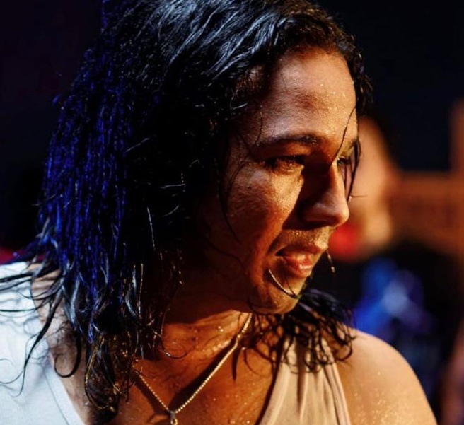 Héctor Gonz estrena bachata y videoclip estilo cinematográfico “Ella es mi dueña”