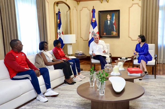Abinader recibe visita a la campeona en los 400 metros planos de atletismo, Marileidy Paulino