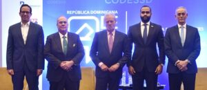 Panelistas y moderador