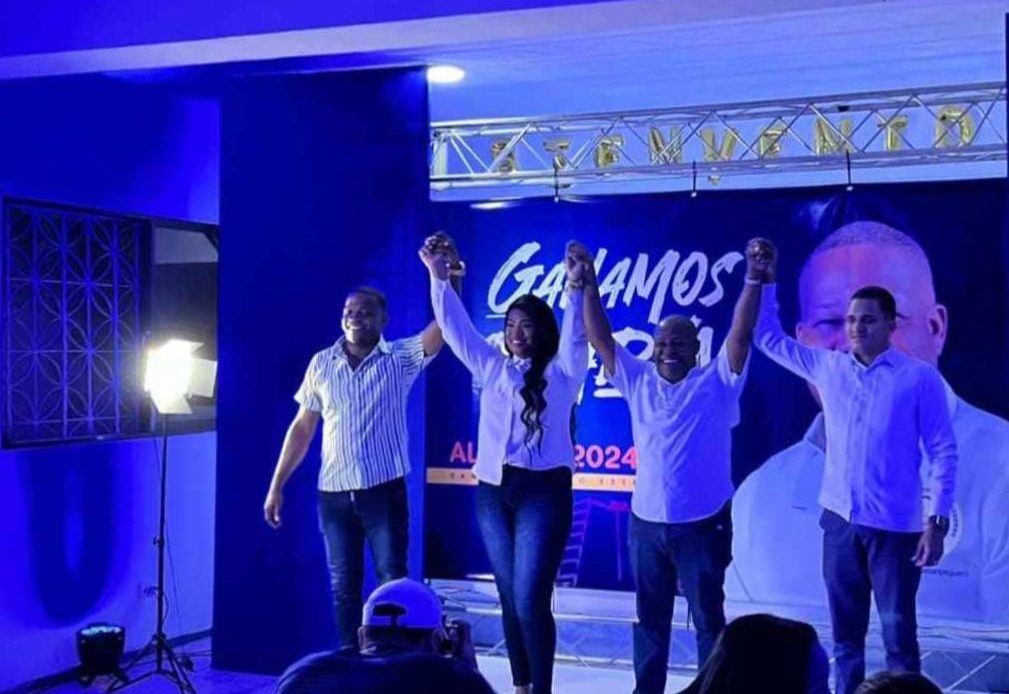 Adán Peguero juramenta a miembros del equipo político de Mérido Torres