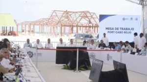 Vista del presidente Luis Abinader, quien preside la mesa de trabajo para definir proyectos turísticos en Cabo Rojo, Pedernales. (DIARIO LIBRE/ EDDY VITTINI)