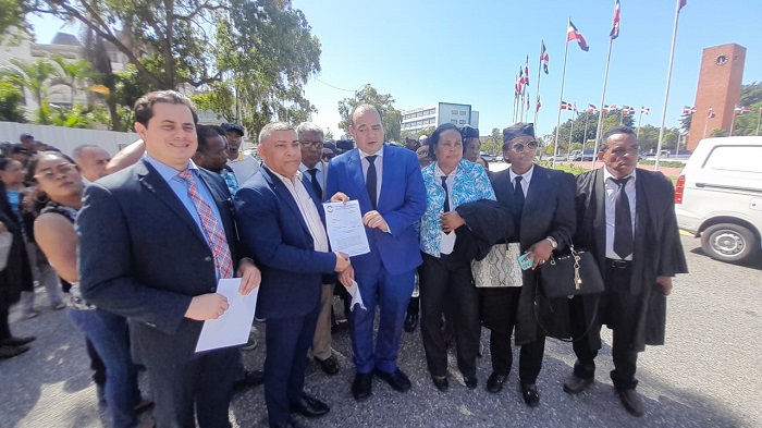Abogados protestan frente al Congreso por reducción de recursos de Justicia en Presupuesto 2024