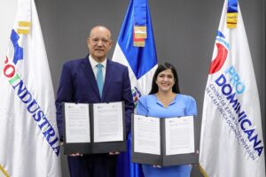 Ulises Rodriguez junto a Biviana Riveiro Disla