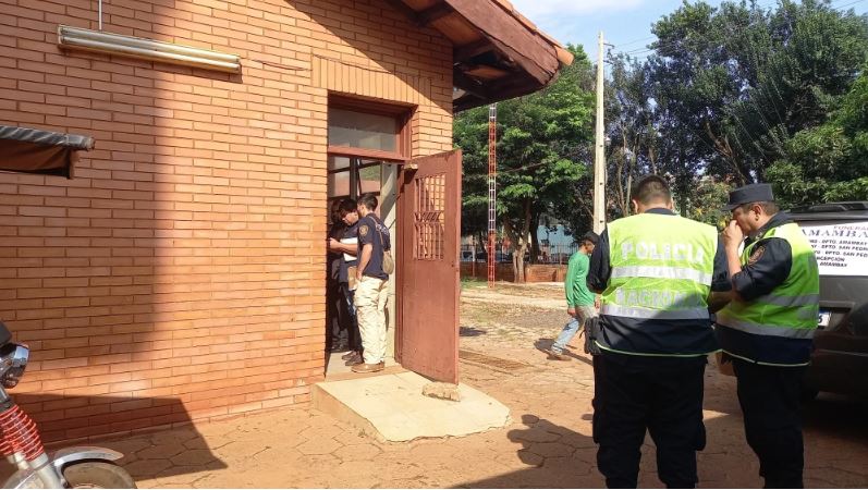 El cuerpo del indígena hallado muerto fue derivado a la morgue del Hospital Regional de Pedro Juan Caballero para ser identificado.Foto: Marciano Candia.