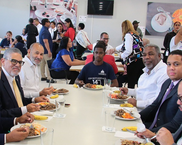 INABIE y el Gabinete Social incluyen al 100% de los estudiantes del programa “Oportunidad 14-24” a la alimentación escolar