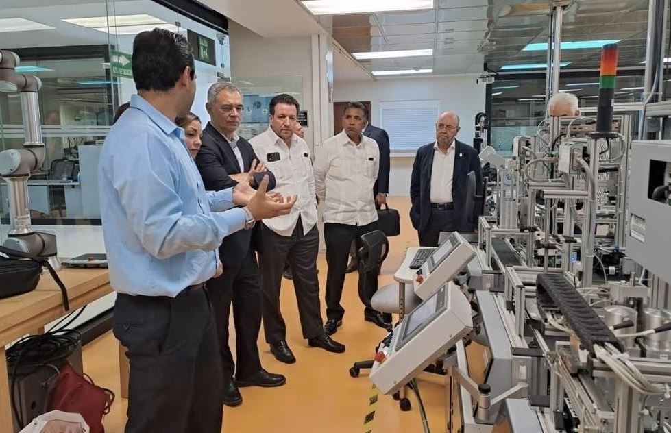 UNICARIBE y TEC de Monterrey lanzan Maestría Pionera en IA para República Dominicana