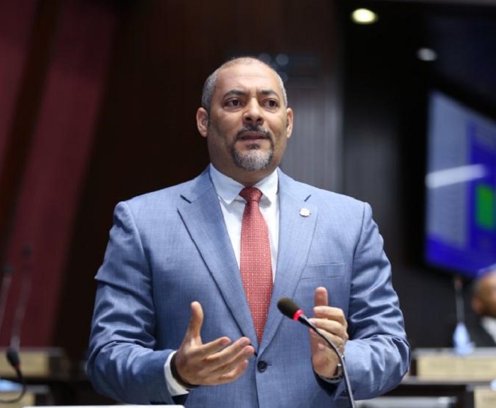 Eduard Espiritusanto presenta su tercer informe de gestión legislativa en La Romana
