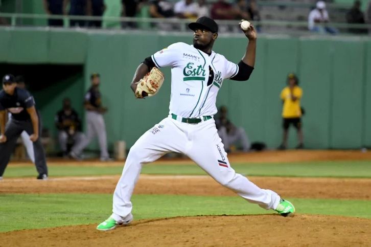 Estrellas vencen a Águilas por segunda noche corrida en juego de 10 entradas