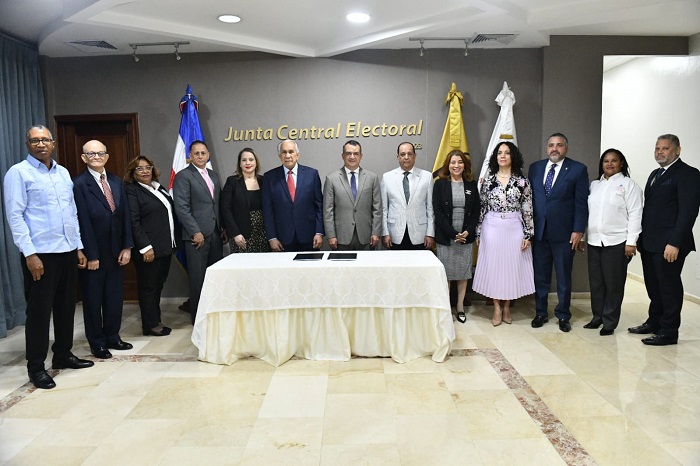 JCE y CONAPE firman acuerdo para facilitar el voto a adultos mayores