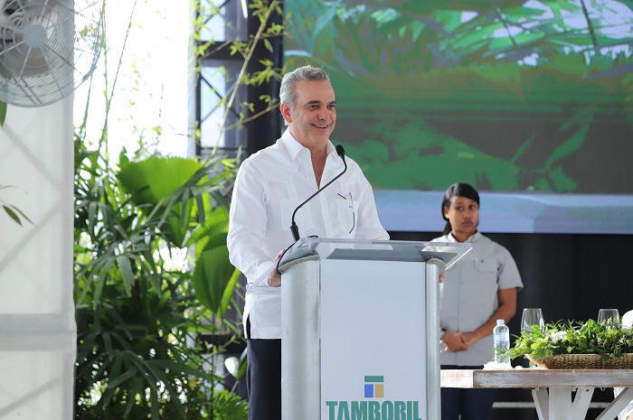 Abinader reitera apoyo al sector Zona Franca