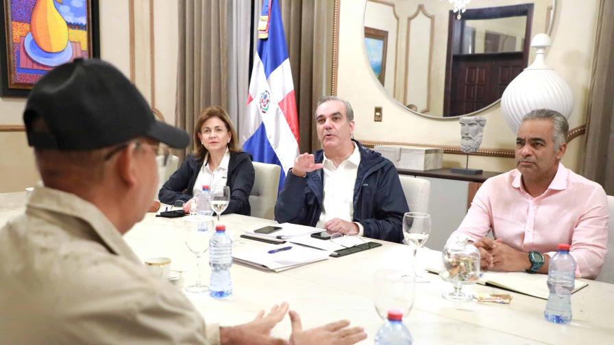 Abinader declara el domingo como no laborable y en emergencia la compra de bienes