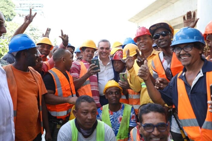 Luis “El Gallo” plantea a presidente Abinader programa de reconstrucción con empleo