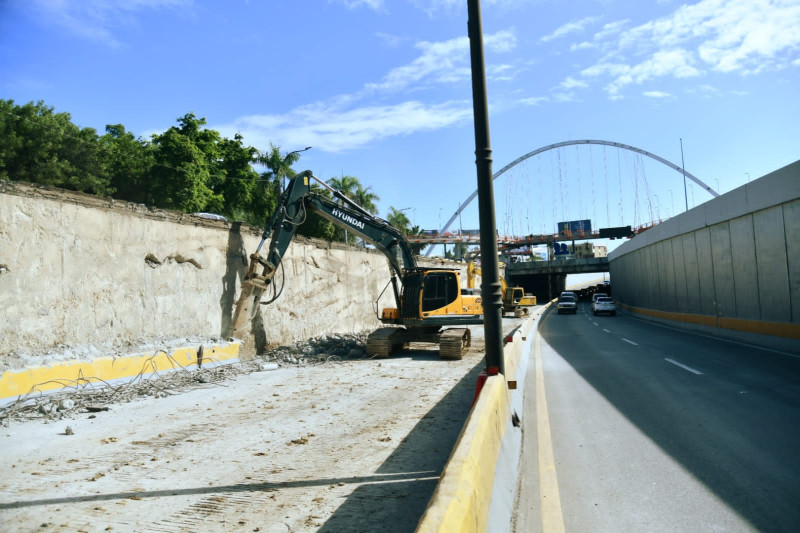 Abren un carril en el paso a desnivel de la 27 de Febrero para descongestionar el tránsito