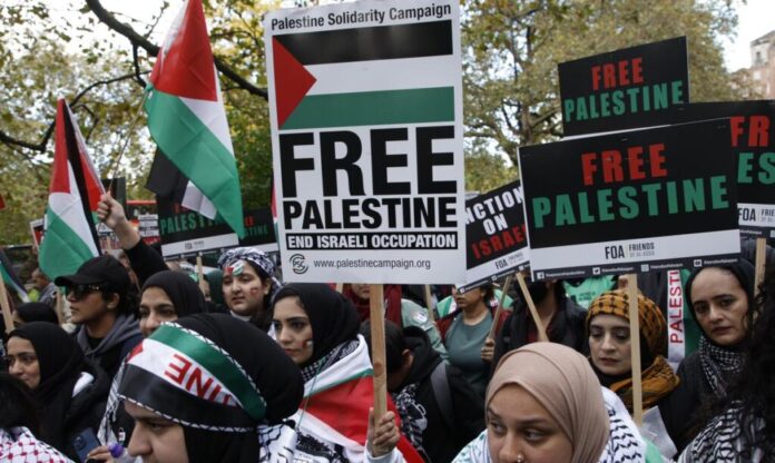 Miles de personas se manifiestan en París para pedir el alto el fuego en Gaza