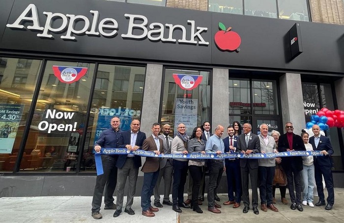 Dominicanos encabezan inauguración Apple Bank en el Alto Manhattan