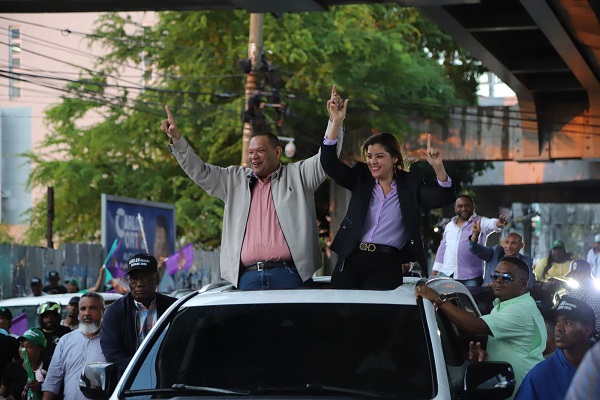 Alcalde Carlos Guzmán inscribe candidatura a la misma posición por la FP