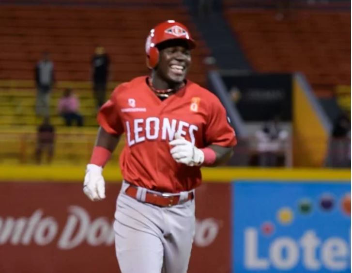 Leones disparan tres jonrones, González empuja tres y los rojos hunden más a Águilas