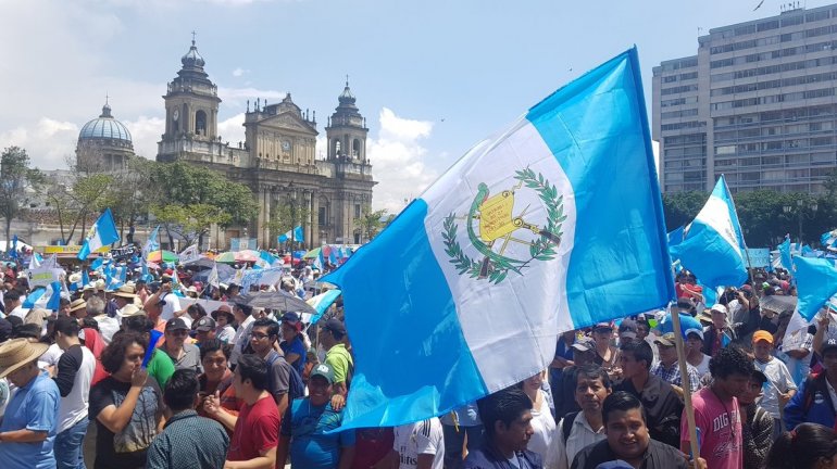 Guatemaltecos realizan posada por la democracia y cantan villancicos contra la corrupción