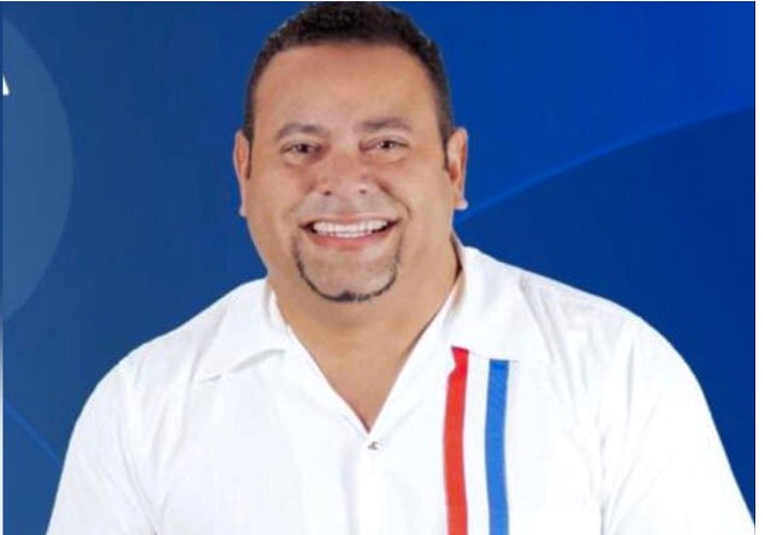 Locutor de Bonao que aspira a regidor emitió emotivo mensaje de fin de año